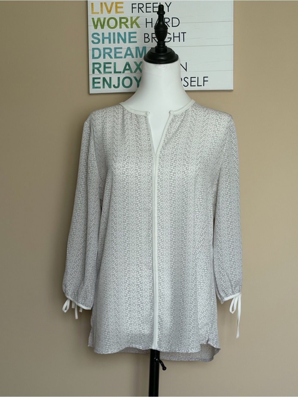 Ivanka Trump Light Gray Patterned Tunic Top